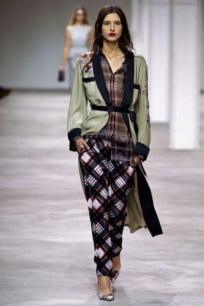 Look 23